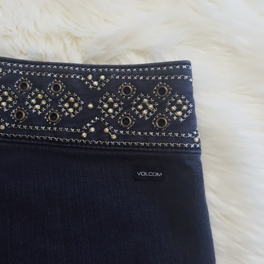 Volcom shorts.
